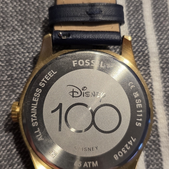 Fossil Donald Duck Watch with Gold and Blue Accents - Picture 3 of 6